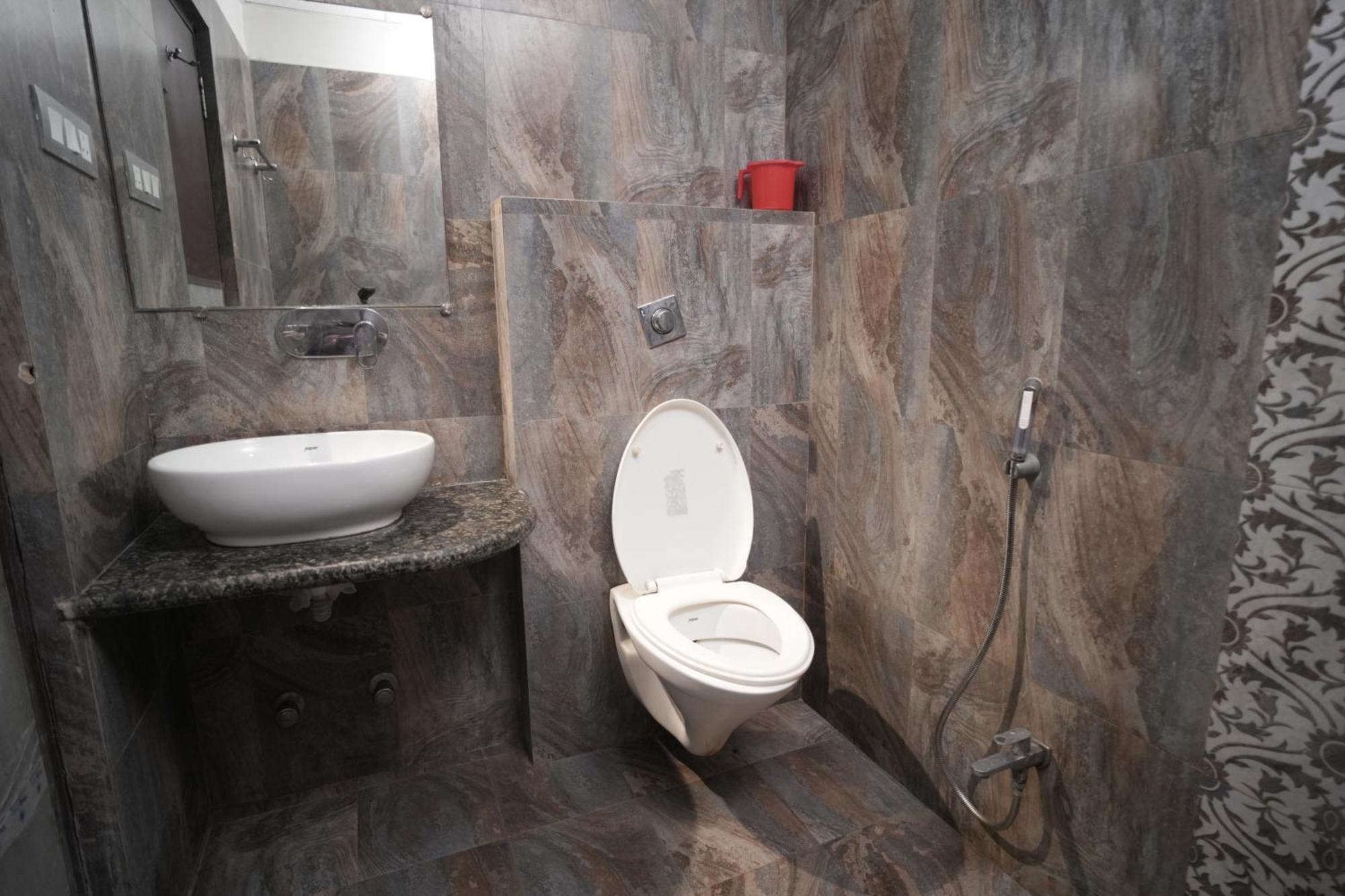 Hotel Rajkamal Near Varanasi Railway Station 외부 사진