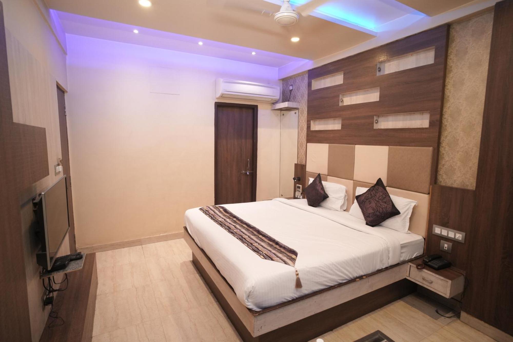 Hotel Rajkamal Near Varanasi Railway Station 외부 사진